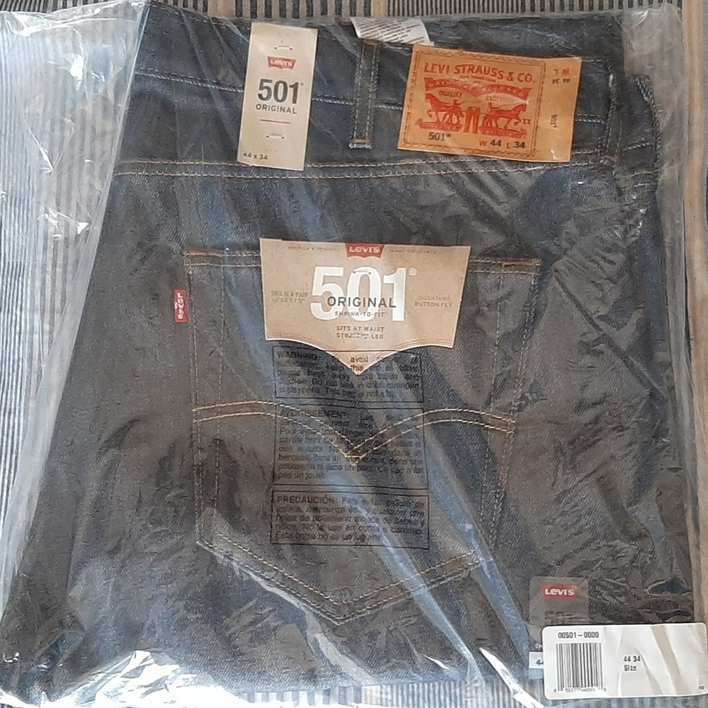 LEVI'S 501s.